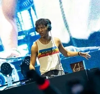 Duncan on stage